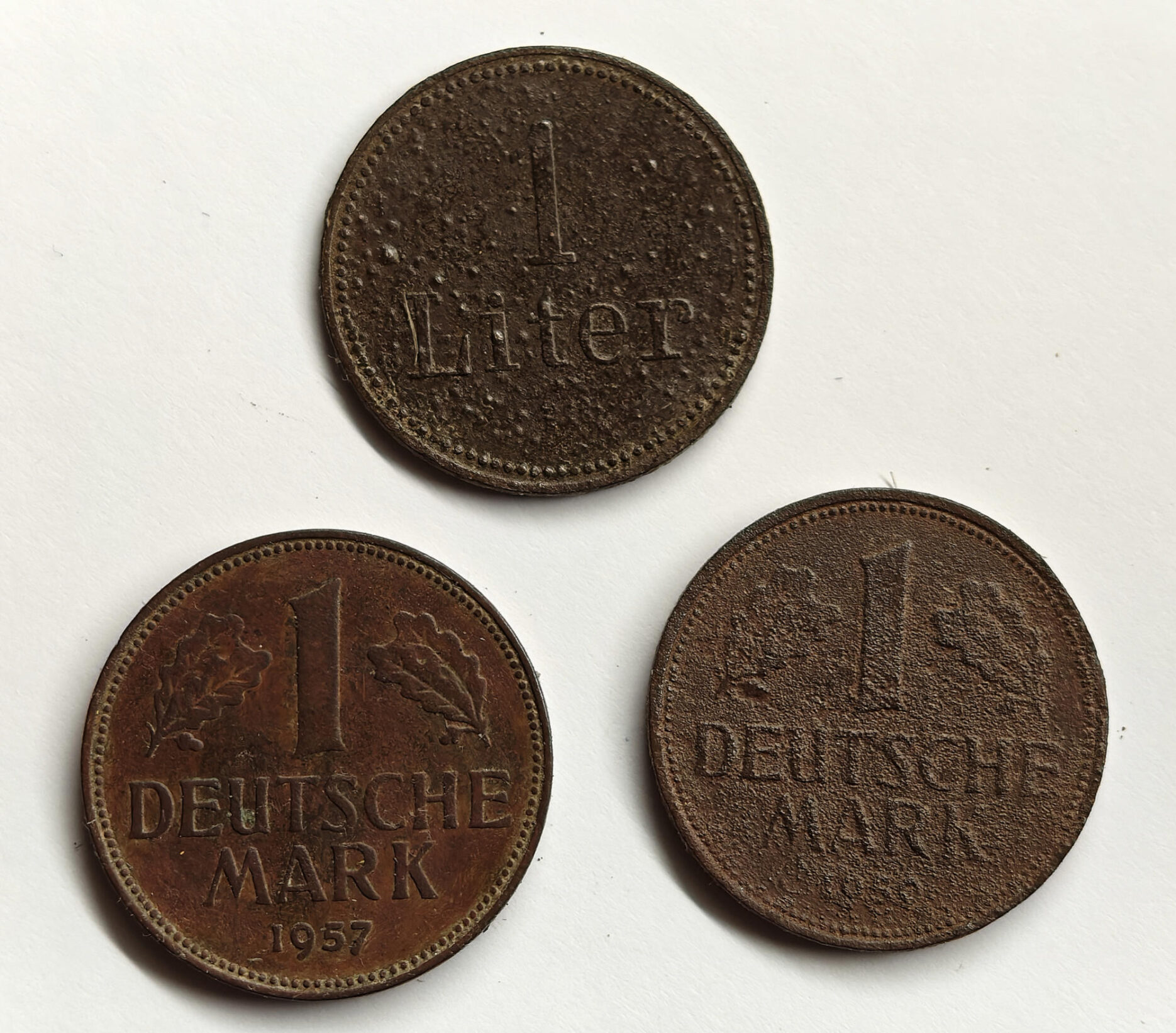 1 Liter Pfandmarke, 1 Mark 1957 J, 1 Mark 1959 F;